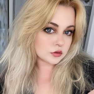 Meet your Posher, Claire.